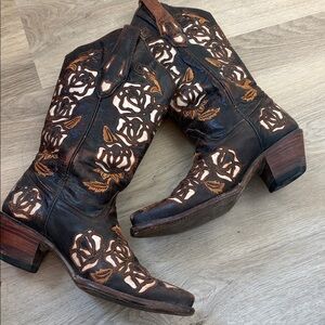 CORRAL women's leather western boots with a rose floral laser-cut size 7M rodeo
